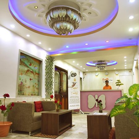 Rnb Select Vijay Delux Hotel Sultānpur Екстериор снимка