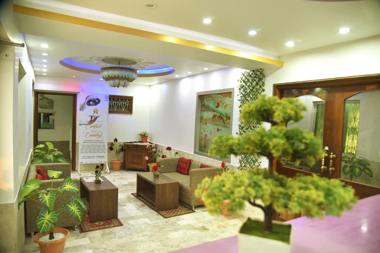 Rnb Select Vijay Delux Hotel Sultānpur Екстериор снимка